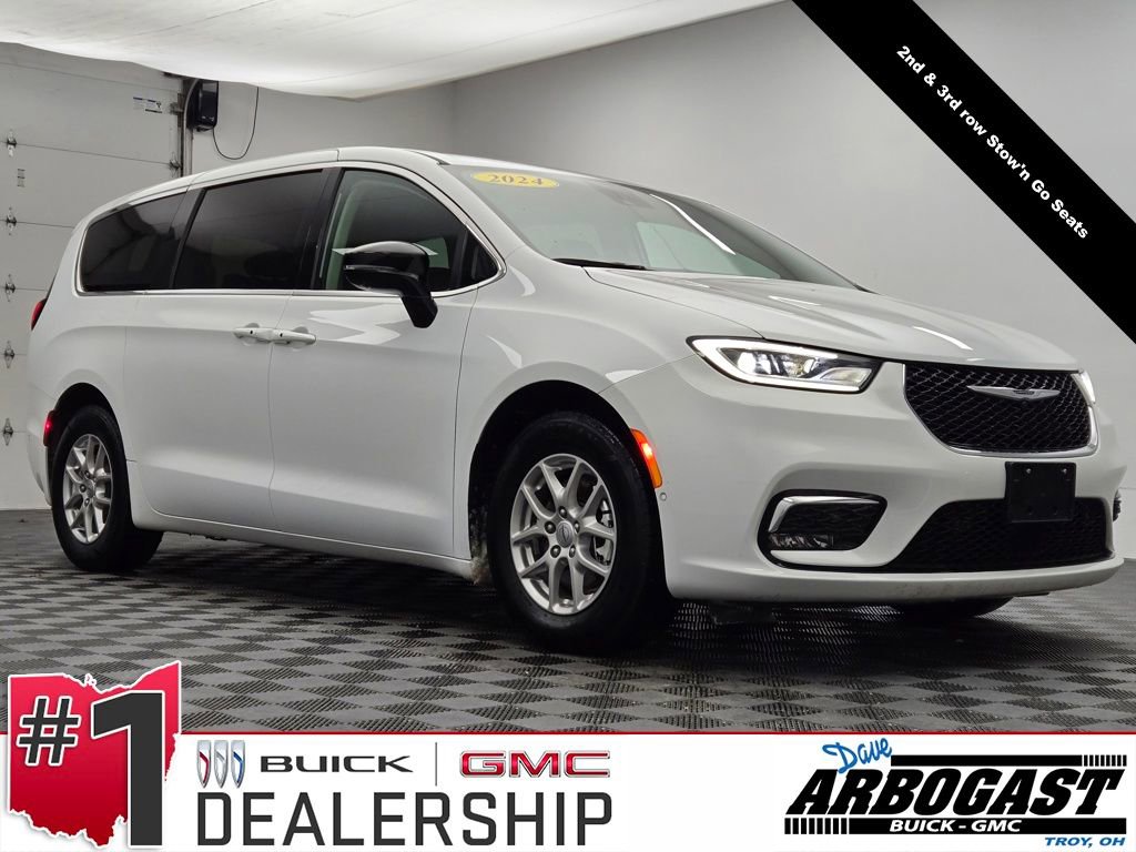 Used 2024 Chrysler Pacifica Touring-L image 1