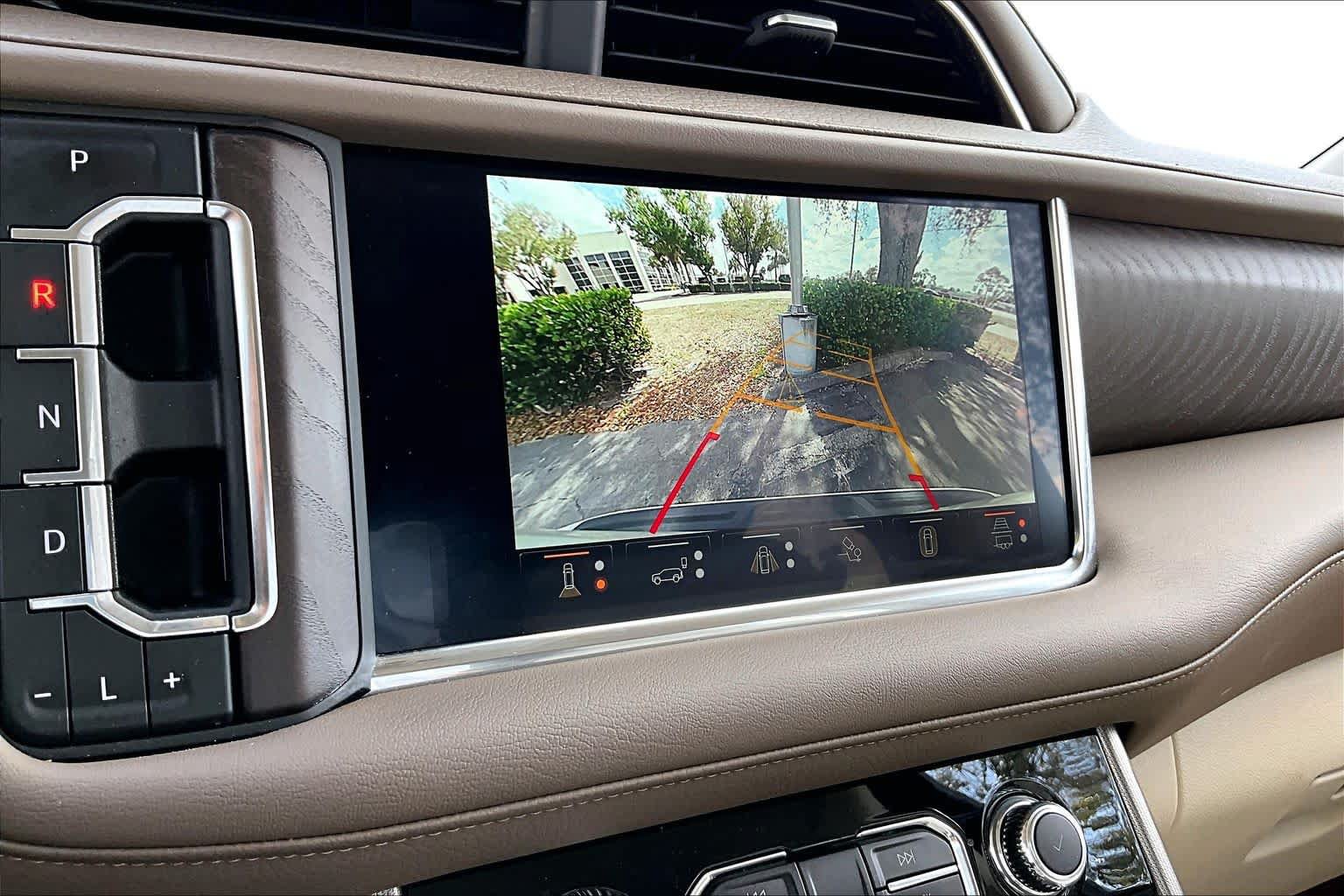 Used 2024 GMC Yukon Denali w/ Advanced Technology Package AWD/4WD image 56