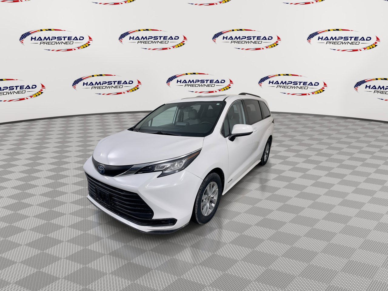 Used 2021 Toyota Sienna LE w/ LE Plus Package image 4
