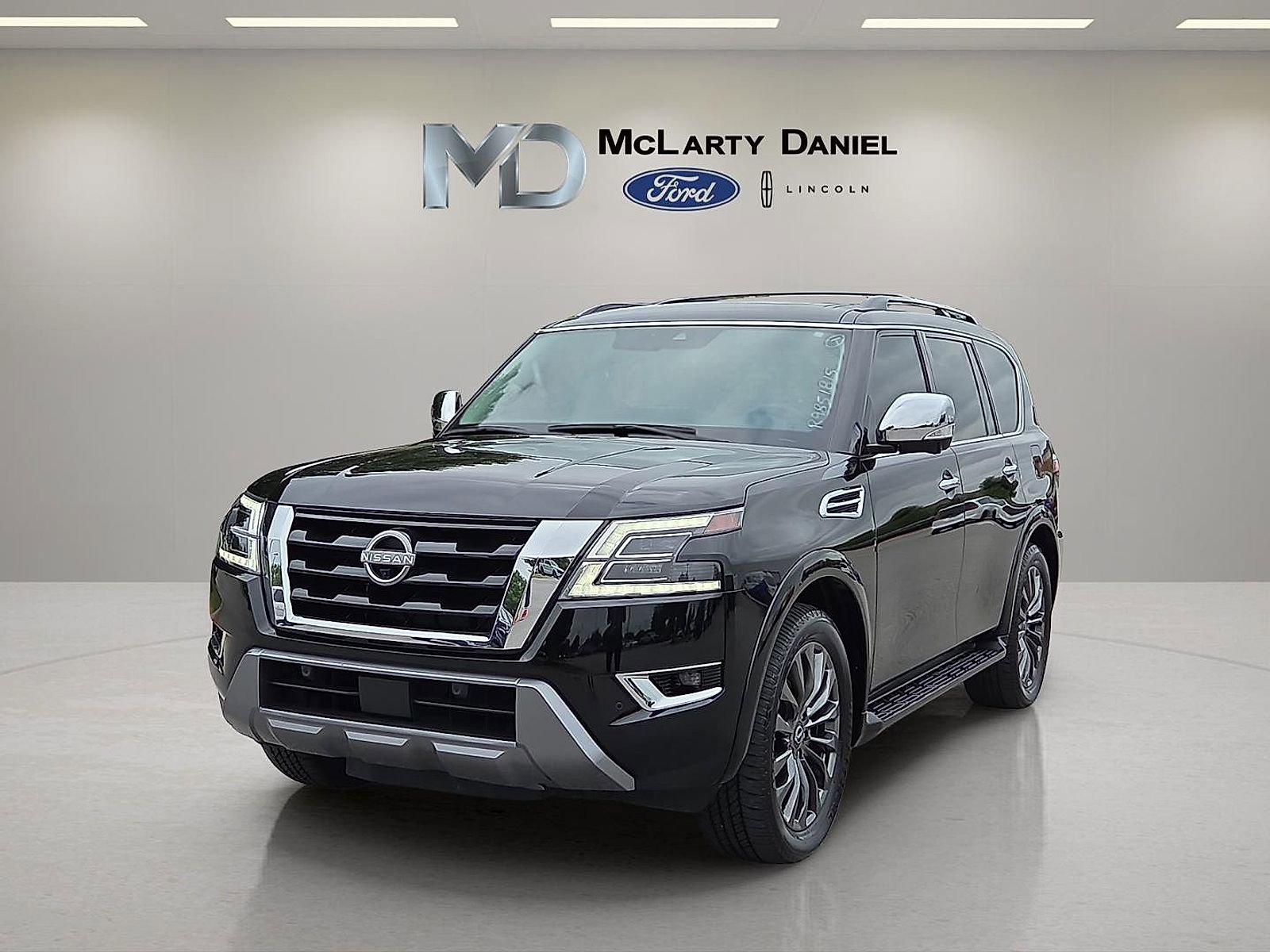 Used 2024 Nissan Armada Platinum w/ Captain's Chairs Package AWD/4WD image 2