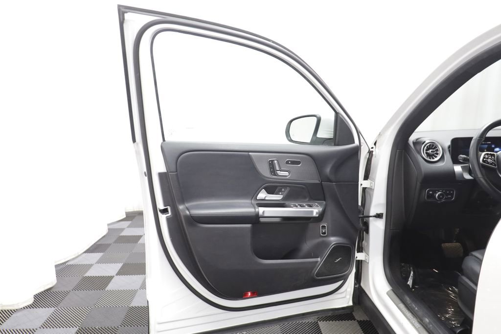 Used 2021 Mercedes-Benz GLB 250 4MATIC image 4