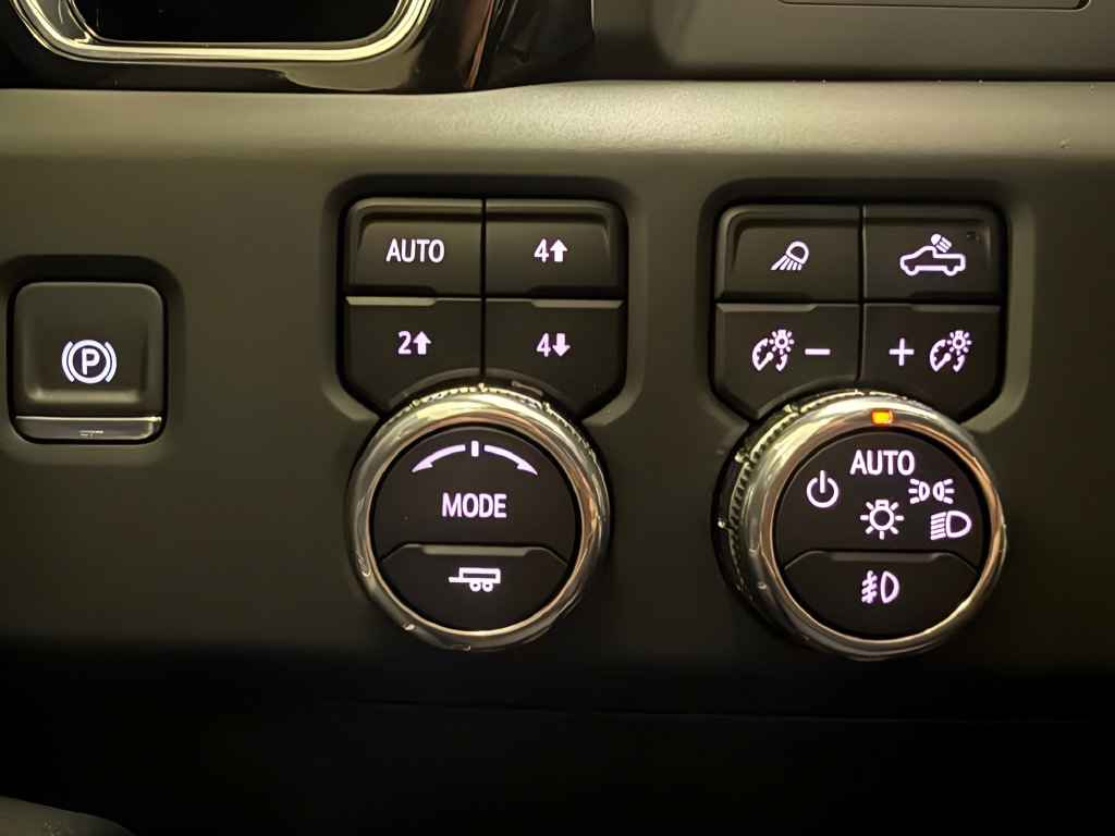 Used 2025 GMC Sierra 1500 Denali AWD/4WD image 23