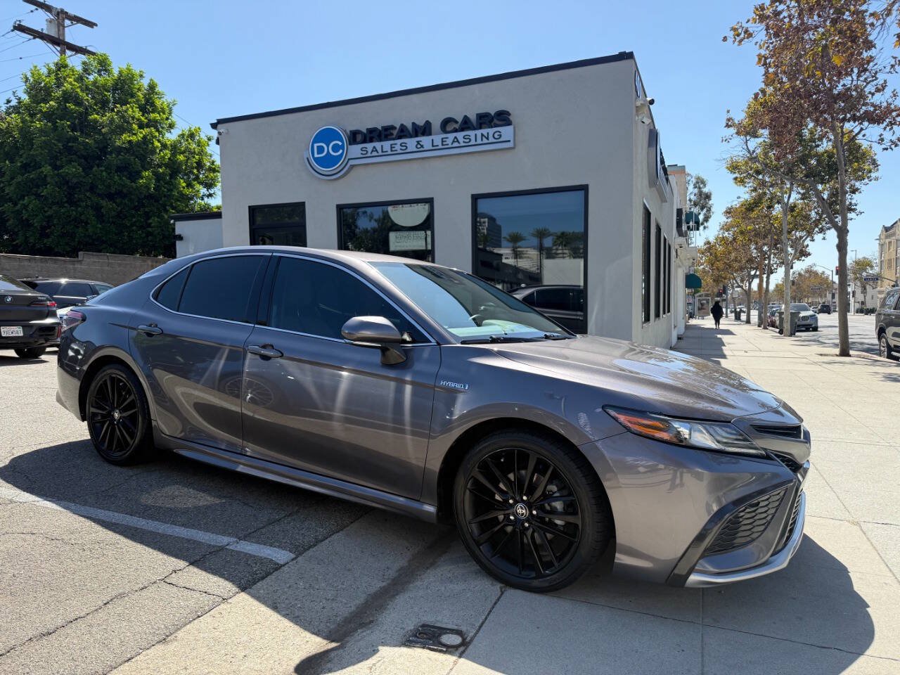 Used 2021 Toyota Camry XSE FWD image 1