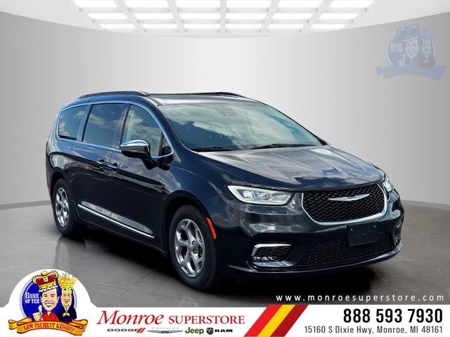 Used 2023 Chrysler Pacifica Limited image 1