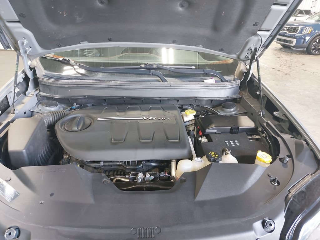 Used 2019 Jeep Cherokee Trailhawk w/ Comfort/Convenience Group AWD/4WD image 30