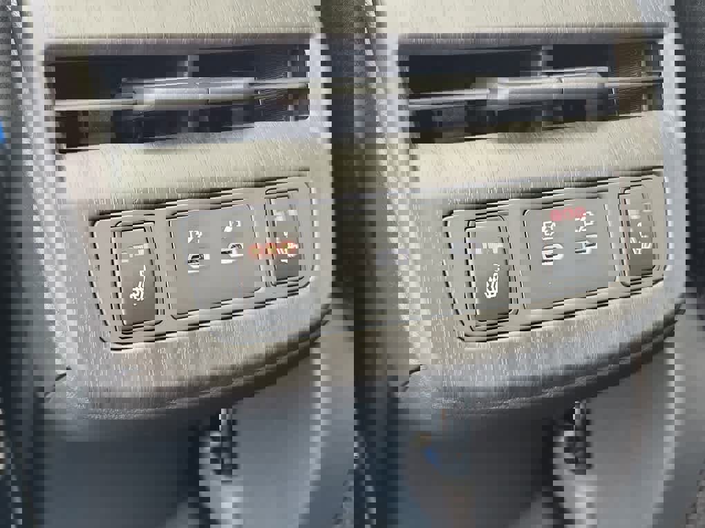 New 2025 Nissan Ariya Platinum image 8