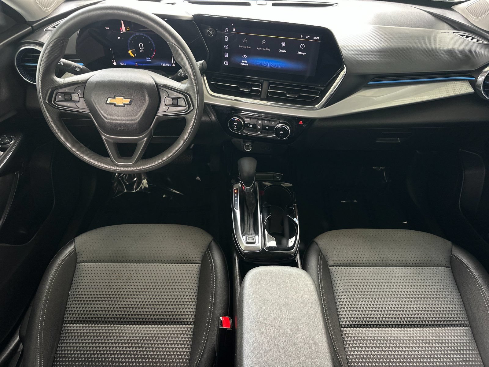 Used 2025 Chevrolet Trax LT FWD image 12