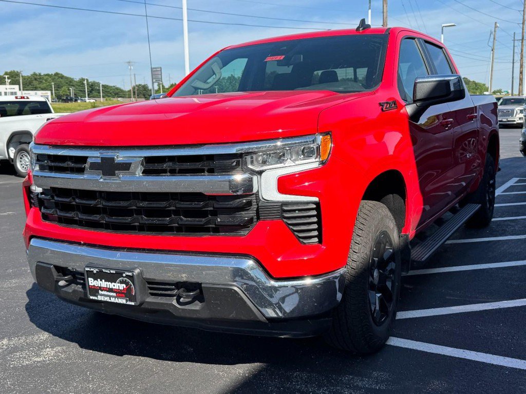 Used 2024 Chevrolet Silverado 1500 LT w/ Z71 Off-Road Package AWD/4WD image 12