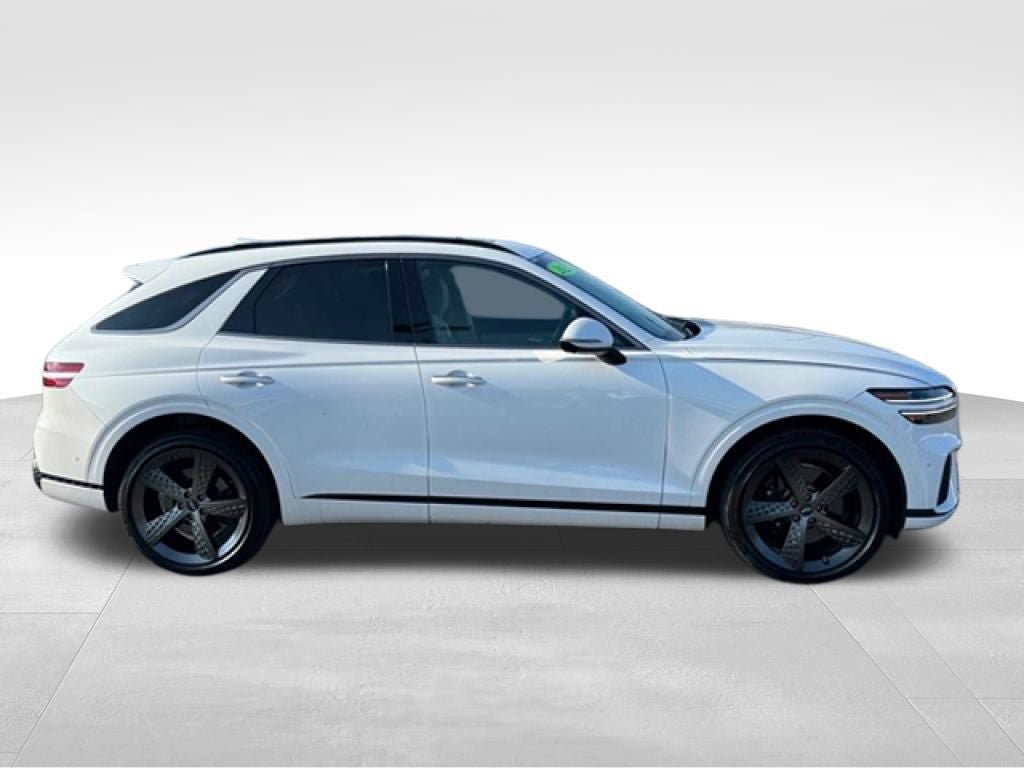 Used 2025 Genesis GV70 3.5T Sport w/ Sport Advanced Package AWD/4WD image 9