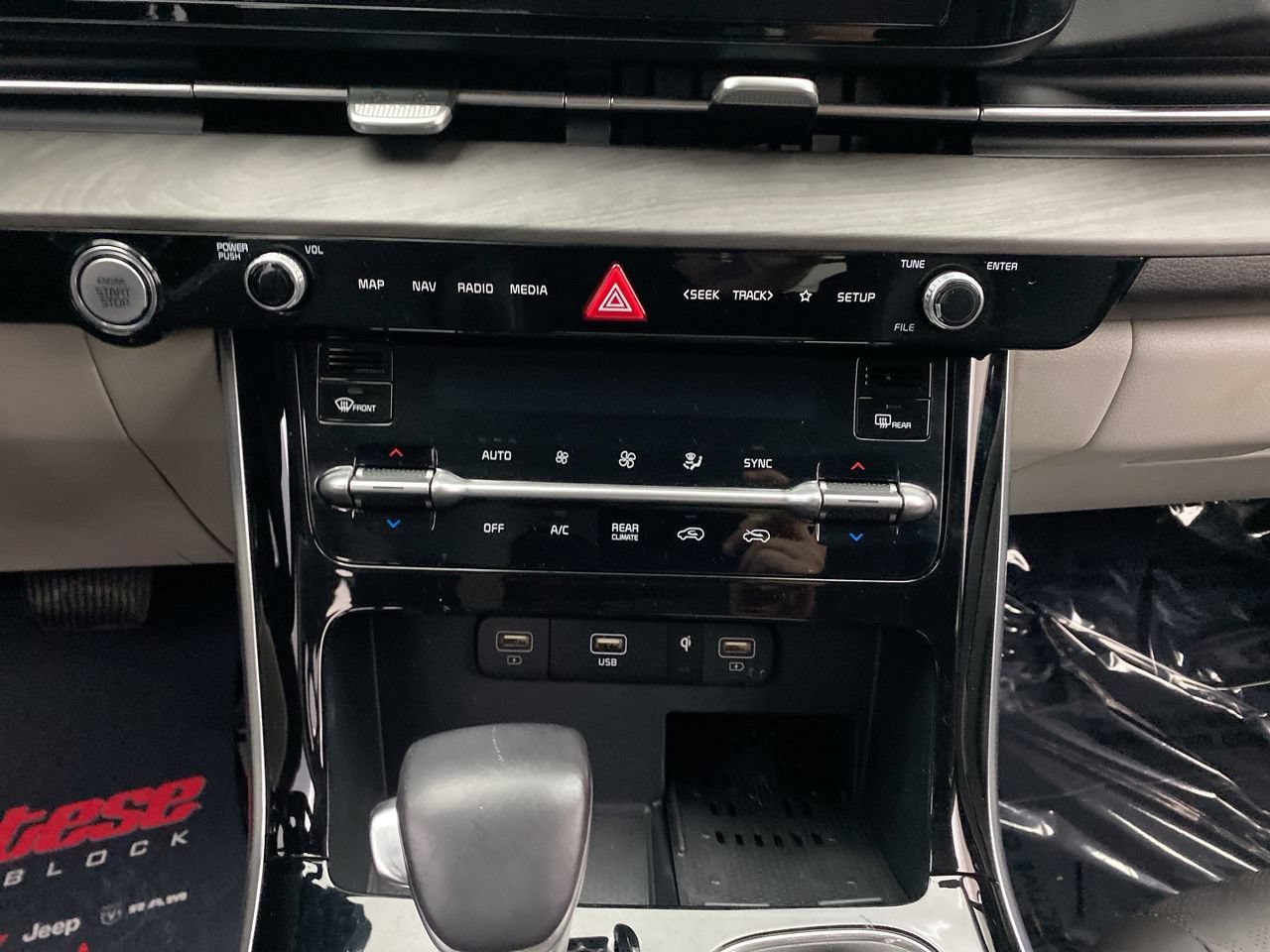 Used 2024 Kia Carnival EX FWD image 23