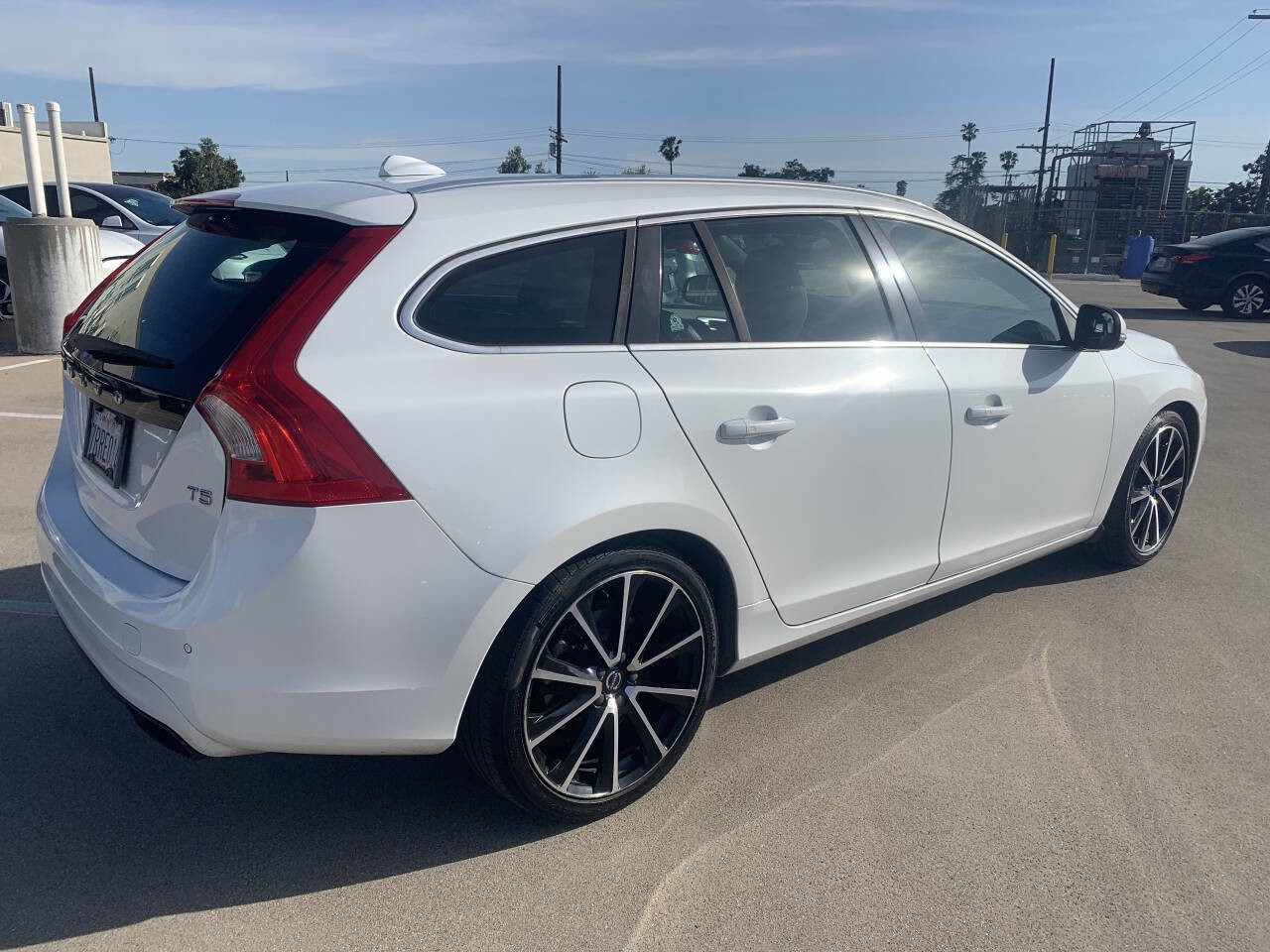 Used 2016 Volvo V60 T5 Premier w/ Convenience Package image 8