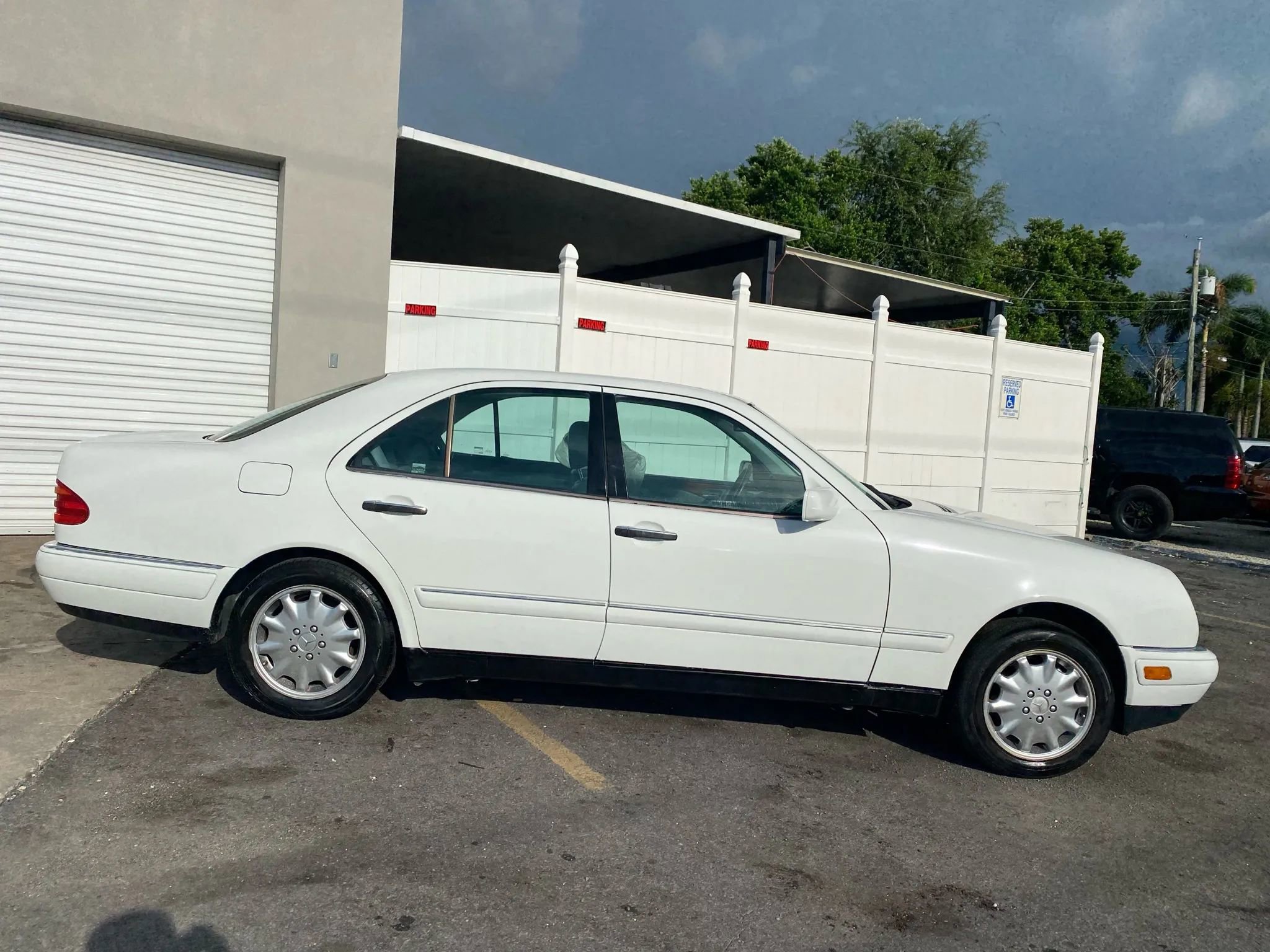 Used 1999 Mercedes-Benz E 320 Sedan image 7