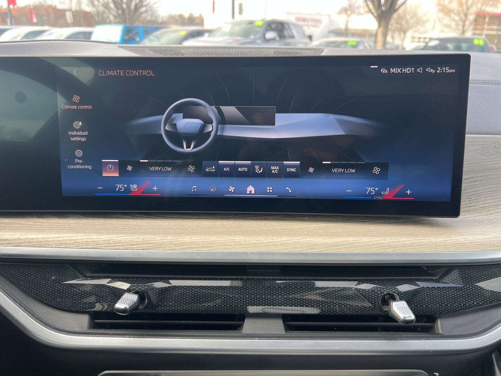 Used 2024 BMW X7 xDrive40i w/ Premium Package image 21