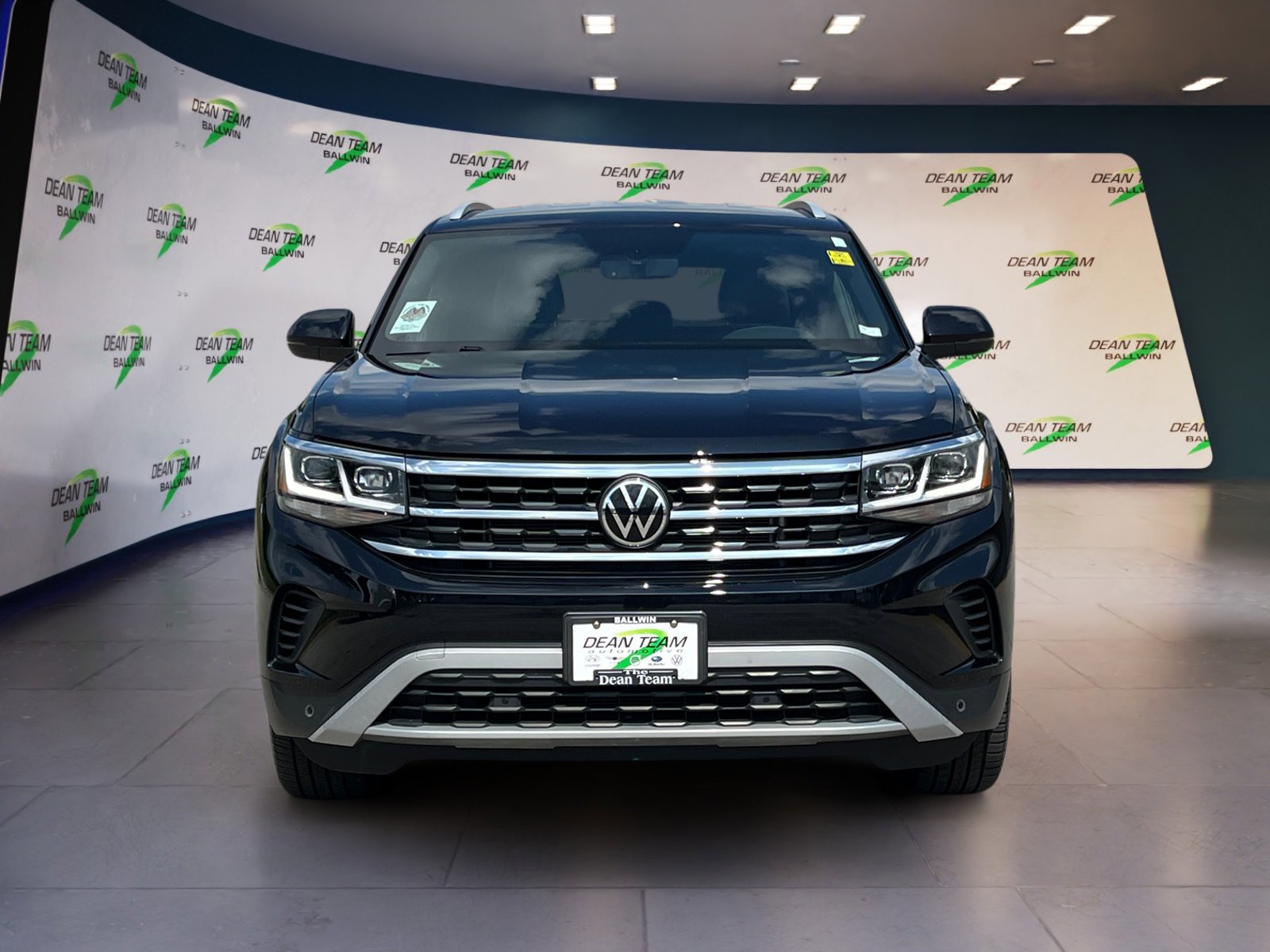 Used 2022 Volkswagen Atlas Cross Sport SE image 2