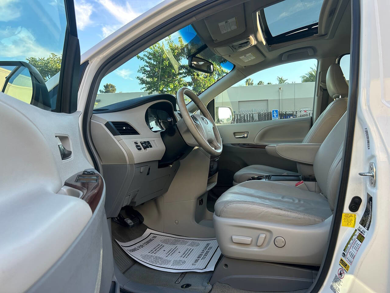 Used 2013 Toyota Sienna XLE image 15