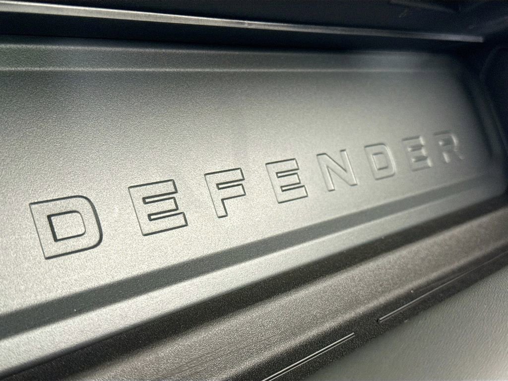 Used 2025 Land Rover Defender 110 S image 21