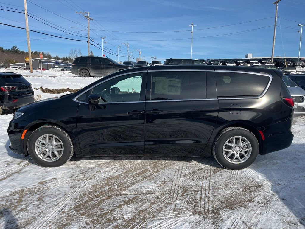 New 2026 Chrysler Pacifica Select FWD image 4