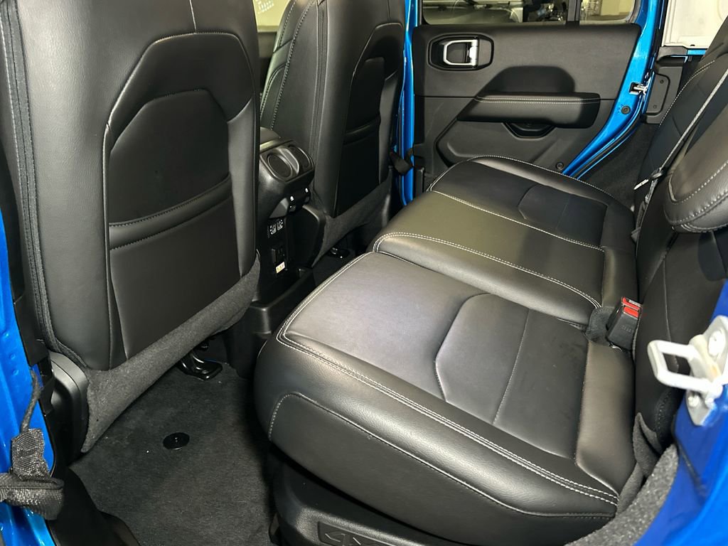 Used 2023 Jeep Wrangler Unlimited Sahara image 15
