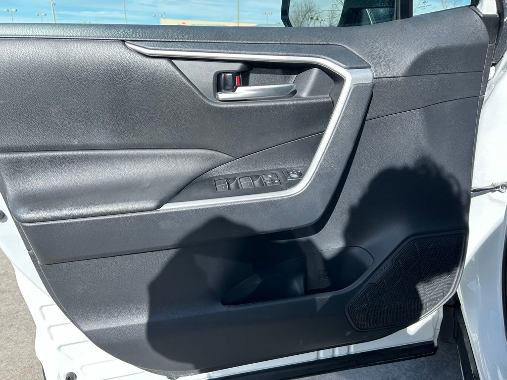 Used 2025 Toyota RAV4 XLE image 12
