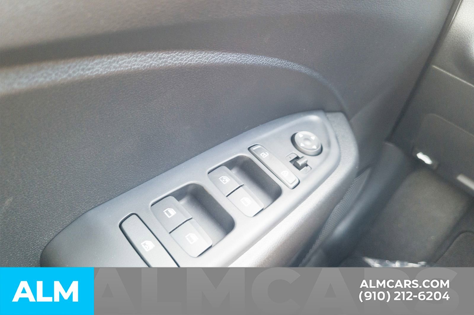 Used 2025 Hyundai Venue SEL image 30