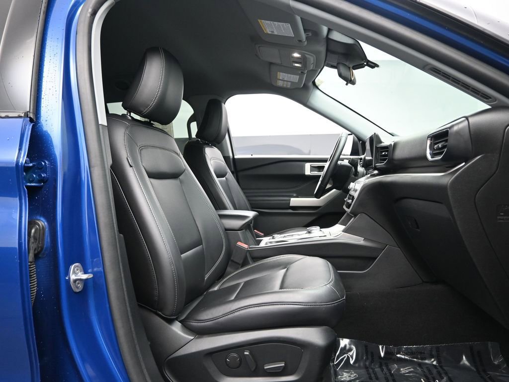 Used 2022 Ford Explorer XLT w/ Equipment Group 202A image 30