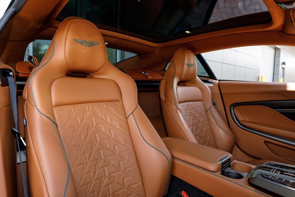 Used 2025 Aston Martin Vanquish RWD image 12