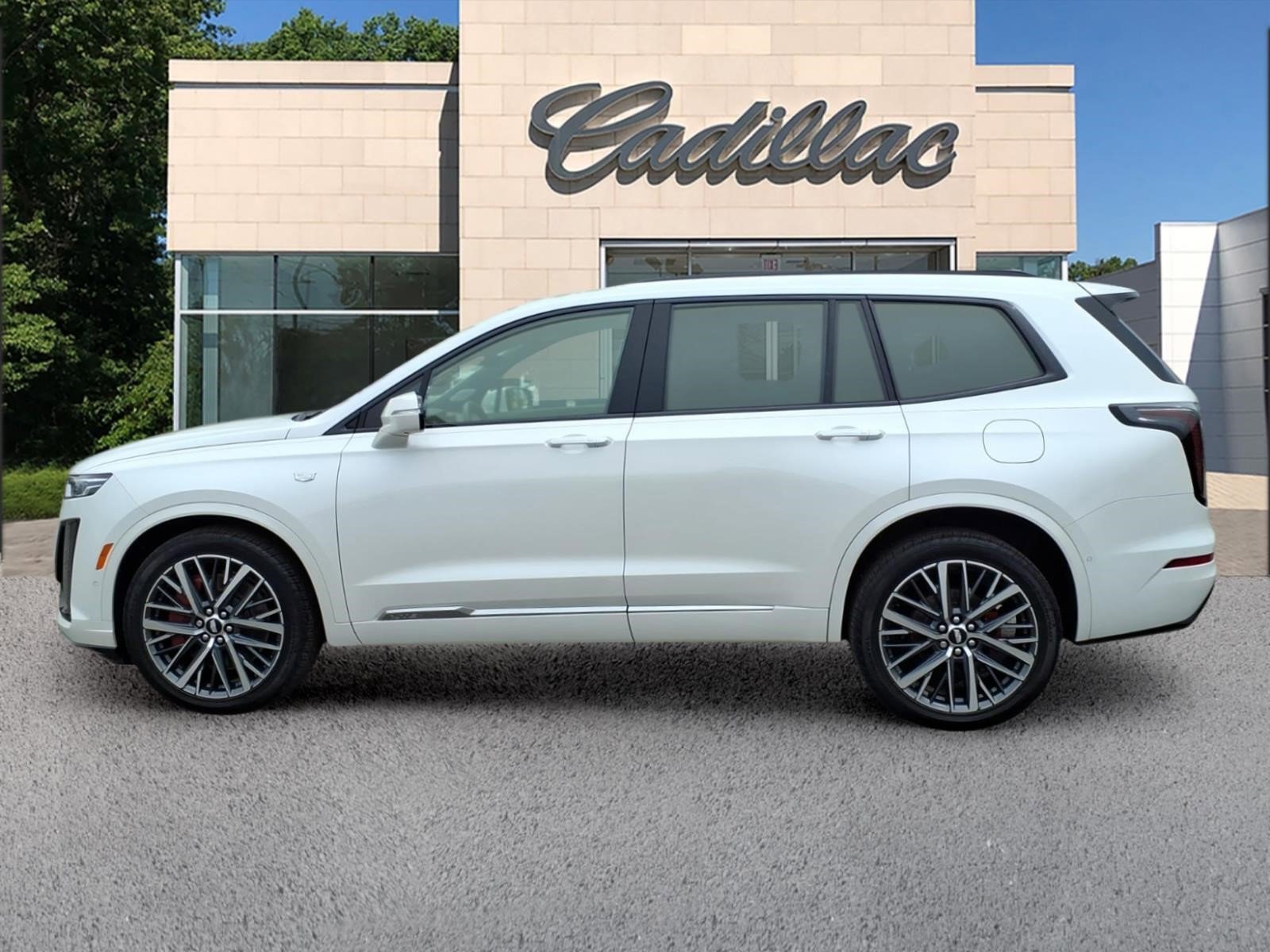 Certified 2025 Cadillac XT6 Sport w/ Technology Package AWD/4WD image 2