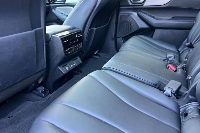 Used 2023 Acura MDX SH-AWD image 13