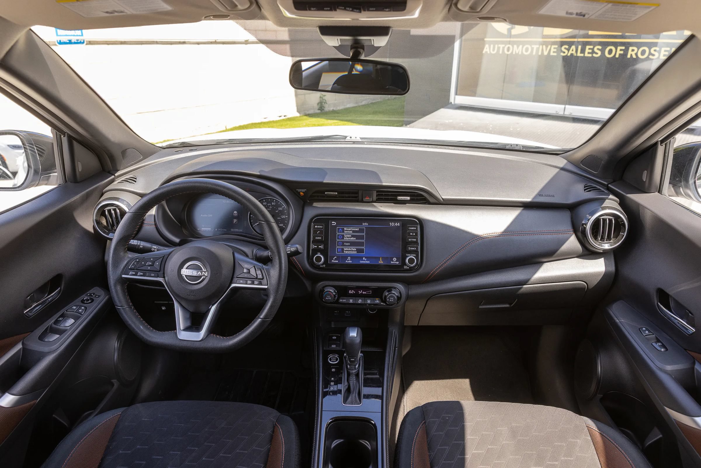 Used 2024 Nissan Kicks SR FWD image 24