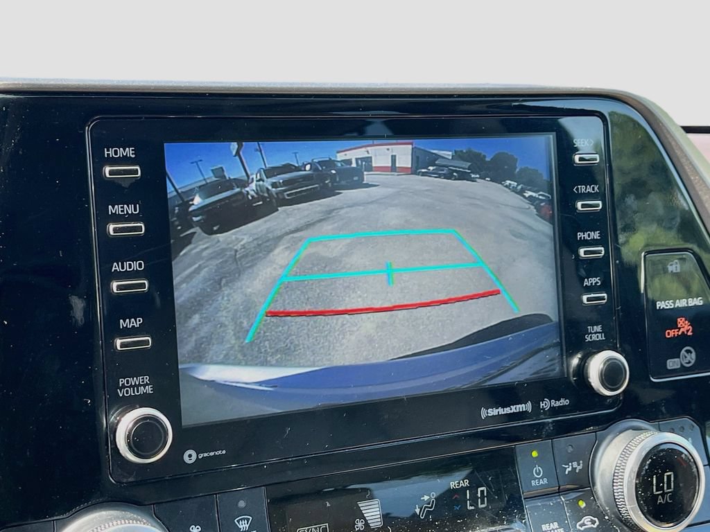 Used 2020 Toyota Highlander XLE FWD image 14