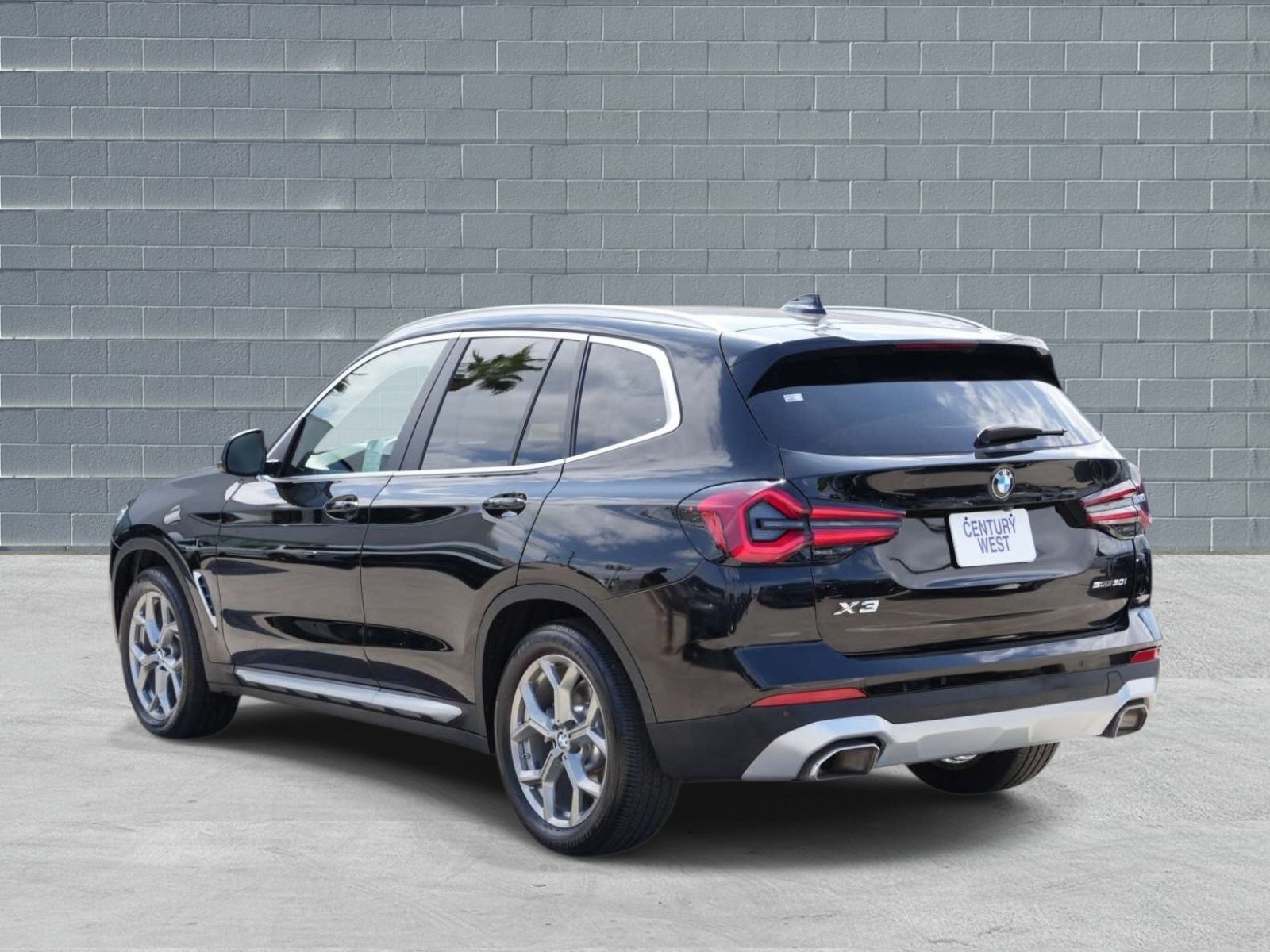 Used 2023 BMW X3 sDrive30i w/ Premium Package RWD image 3