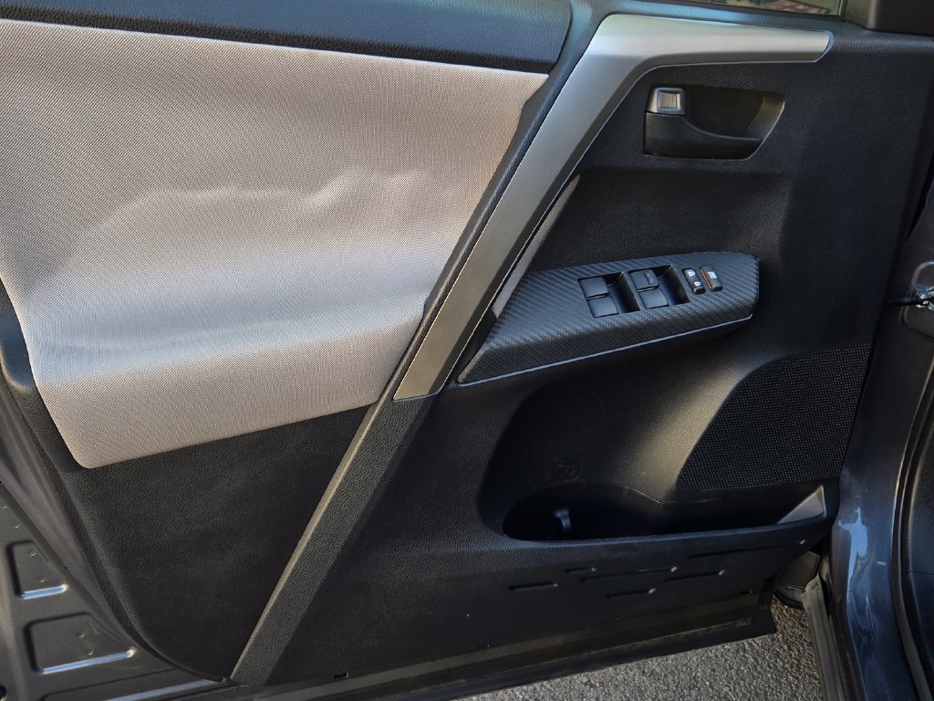 Used 2015 Toyota RAV4 LE AWD/4WD image 11
