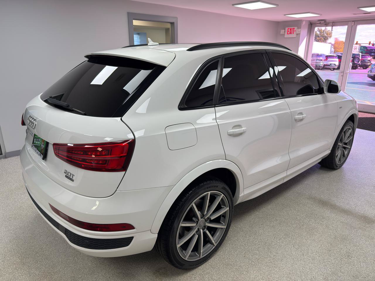 Used 2017 Audi Q3 2.0T Prestige w/ Prestige Package AWD/4WD image 3