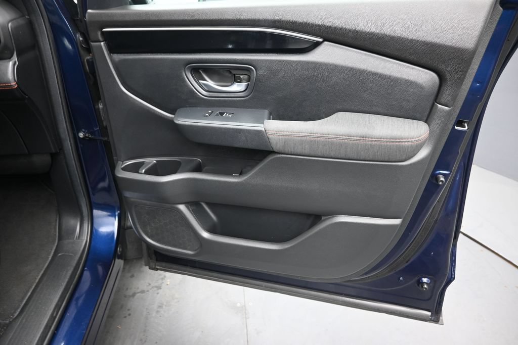 Used 2025 Honda Pilot Sport image 23