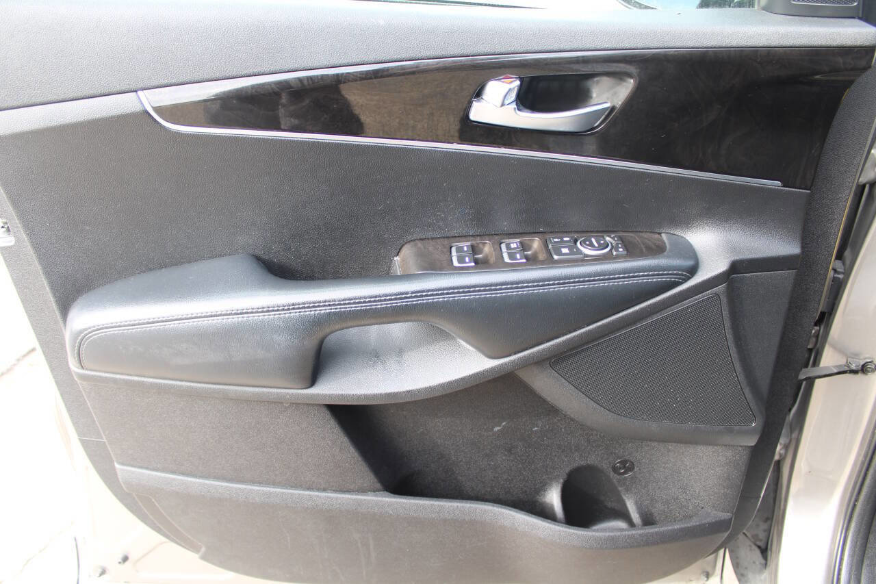 Used 2018 Kia Sorento AWD image 12