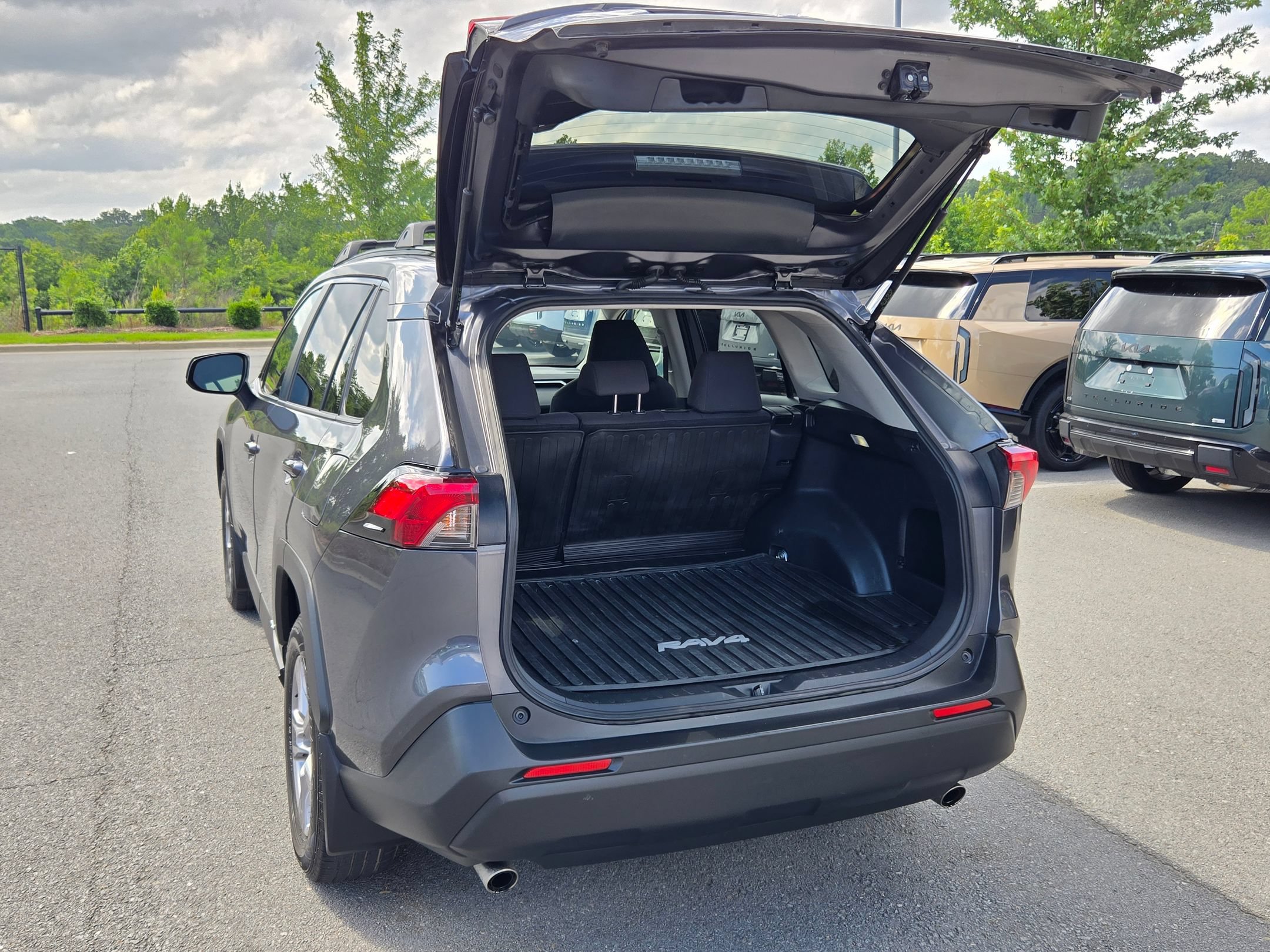Used 2024 Toyota RAV4 LE AWD/4WD image 18