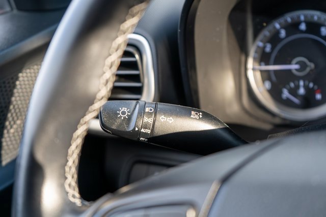 Used 2022 Hyundai Venue SEL image 23