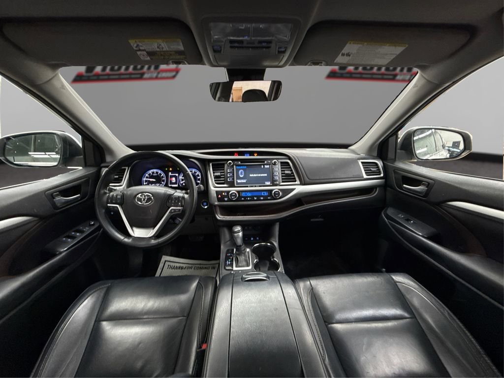 Used 2017 Toyota Highlander XLE w/ Carpet Mat Package image 28