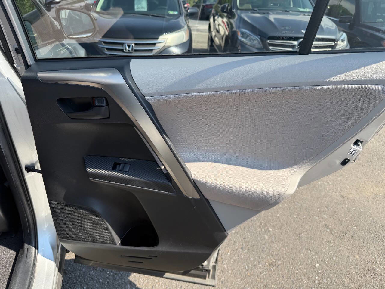 Used 2013 Toyota RAV4 LE AWD/4WD image 37