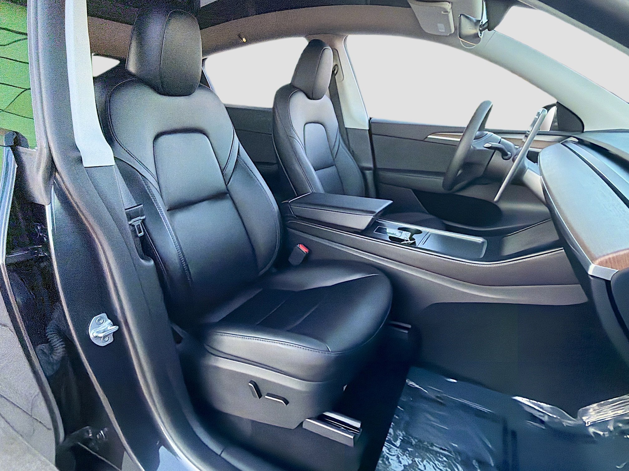 Used 2024 Tesla Model Y Long Range image 31