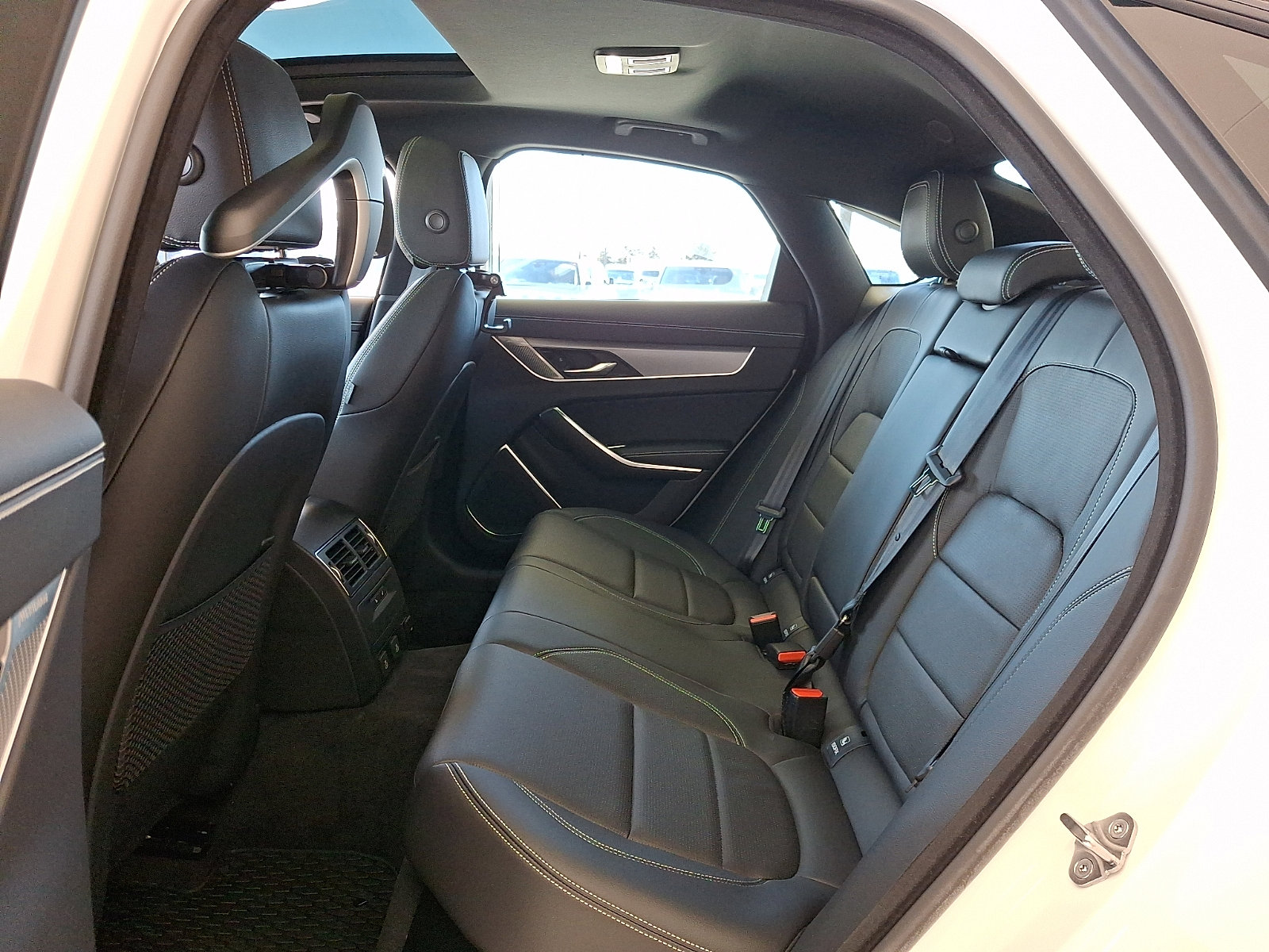 New 2024 Jaguar XF R-Dynamic SE image 8