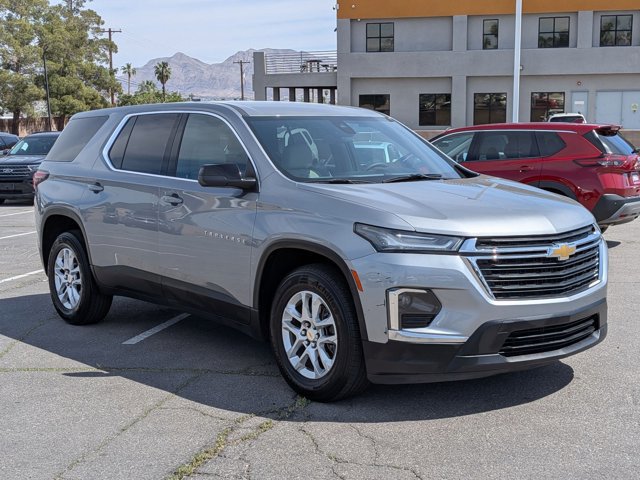 Used 2023 Chevrolet Traverse LS video 3