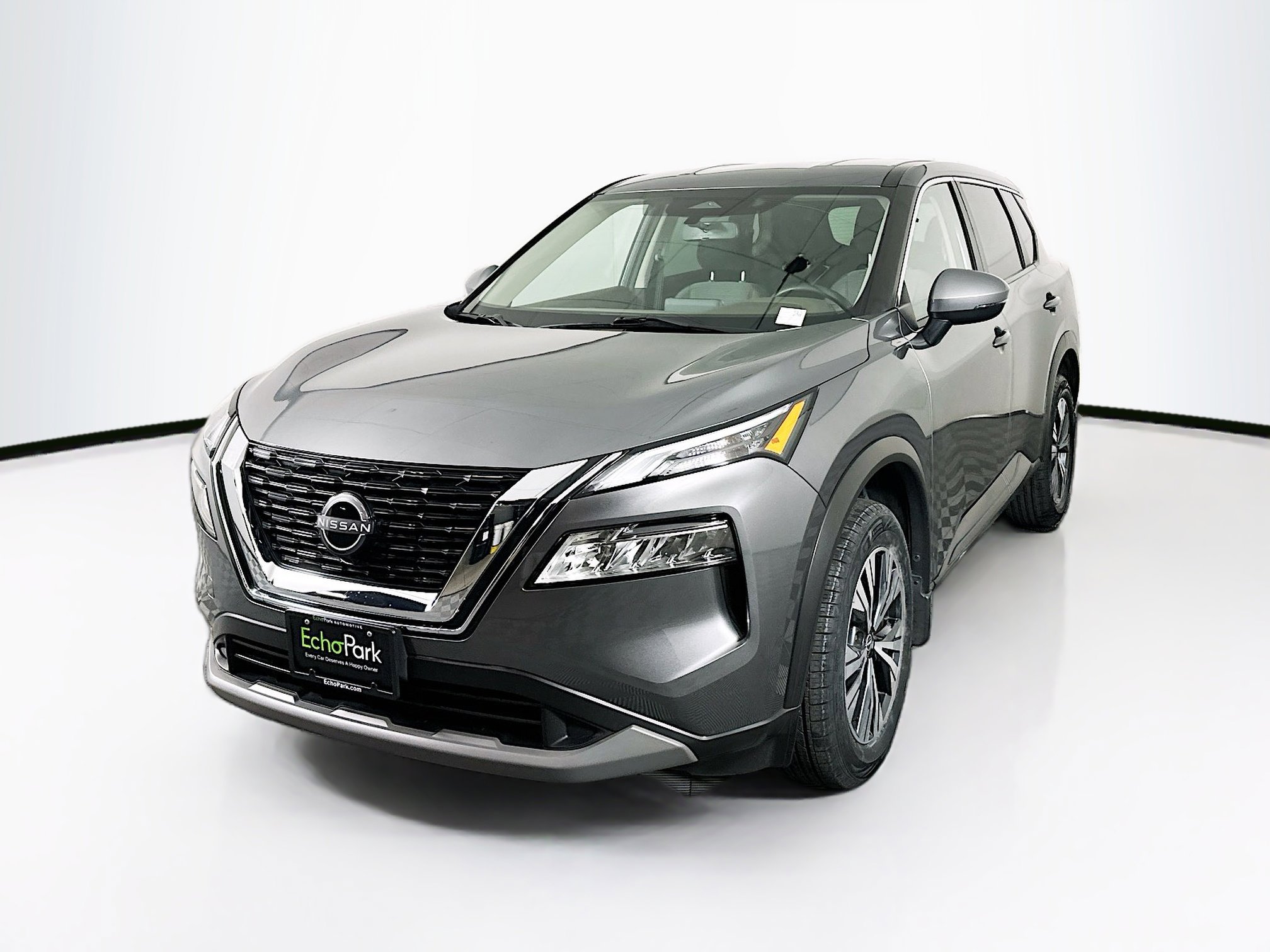 Used 2023 Nissan Rogue SV image 3