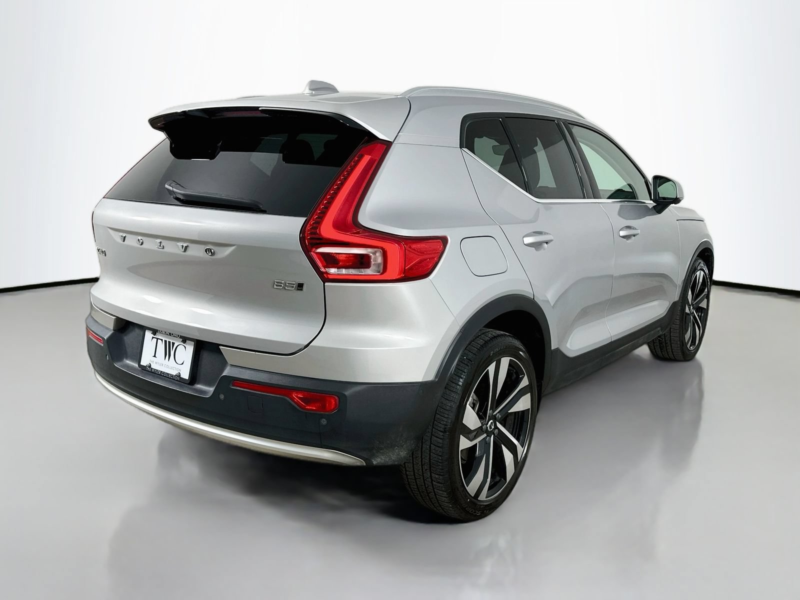 Used 2023 Volvo XC40 B5 Ultimate w/ Protection Package Premier AWD/4WD image 5