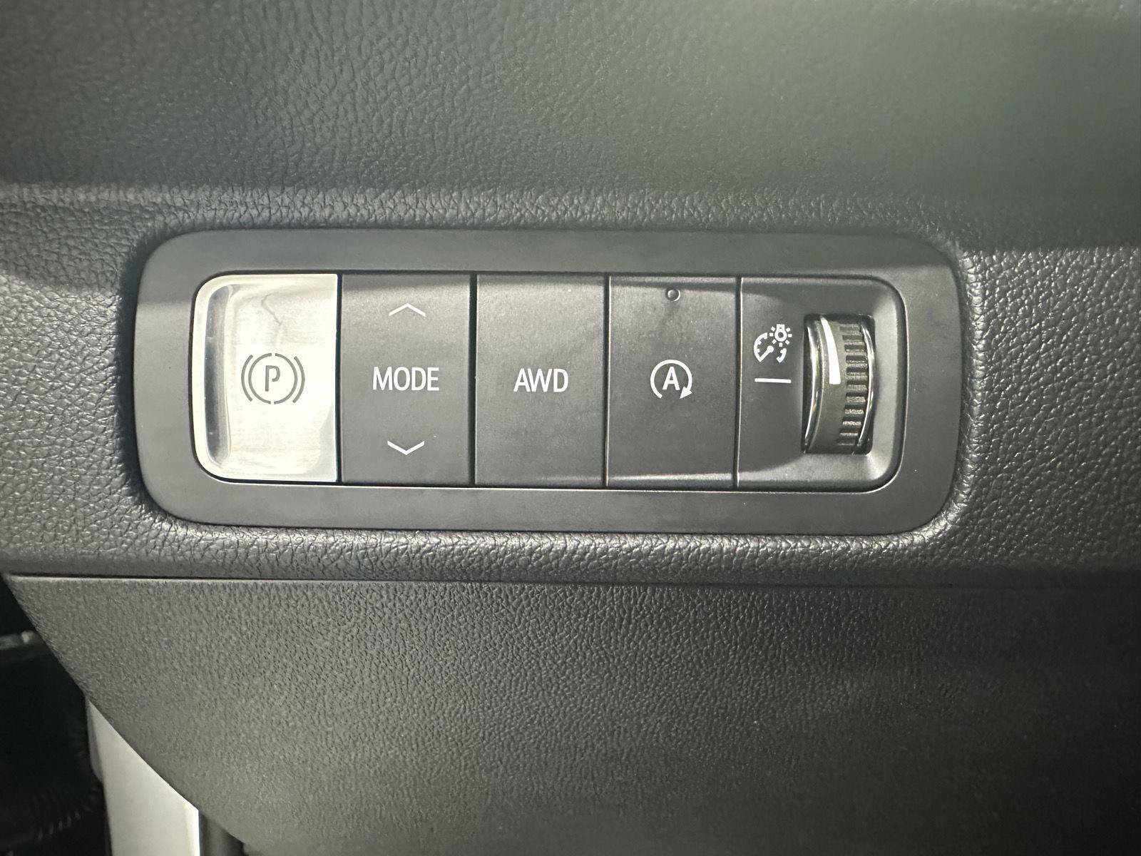 Used 2024 Chevrolet Traverse LT w/ LPO, Floor Liner Package AWD/4WD image 16