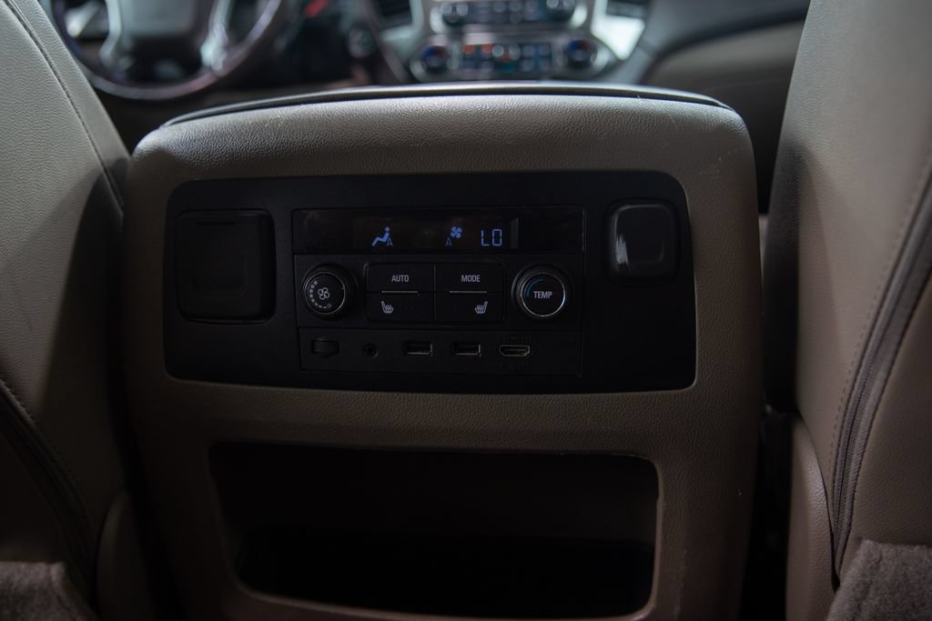 Used 2018 Chevrolet Suburban LT w/ LT Signature Package AWD/4WD image 31