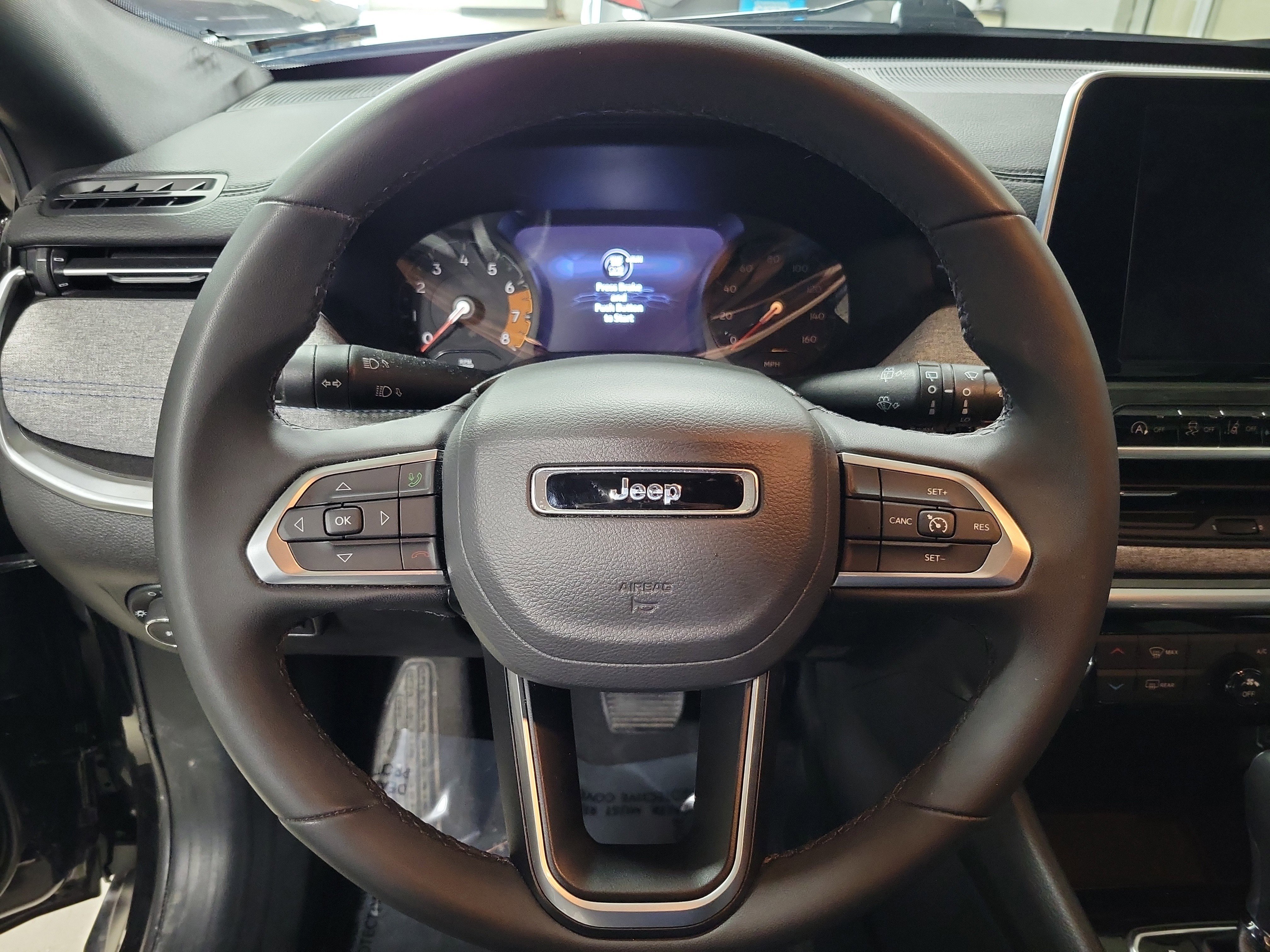Used 2025 Jeep Compass Latitude image 27