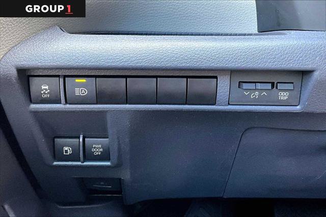 Certified 2023 Toyota Sienna LE FWD image 35