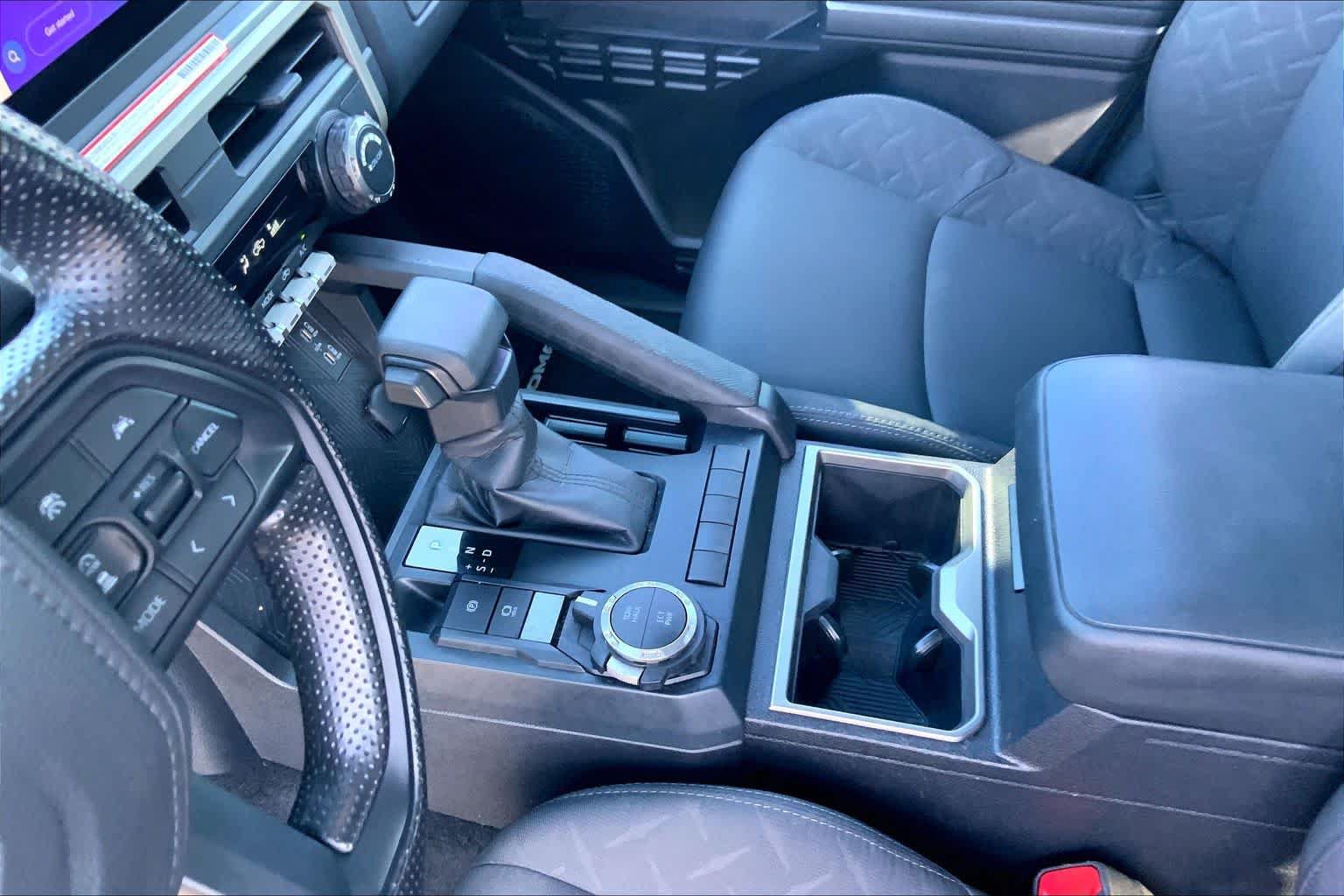 Used 2025 Toyota Tacoma SR5 AWD/4WD image 17