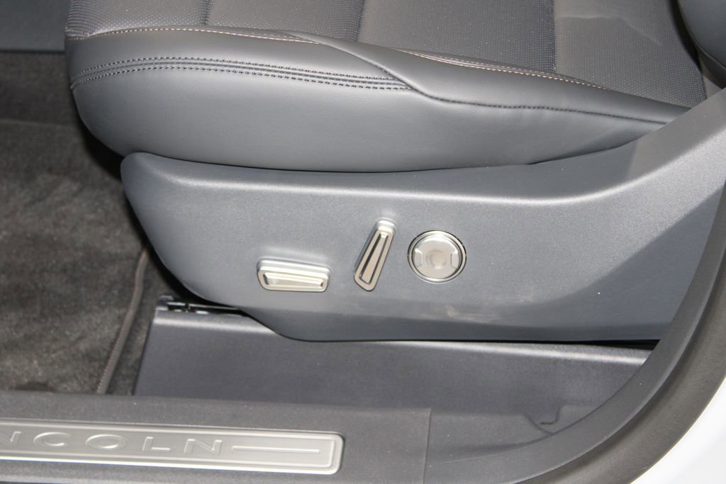 New 2026 Lincoln Nautilus Premier image 21